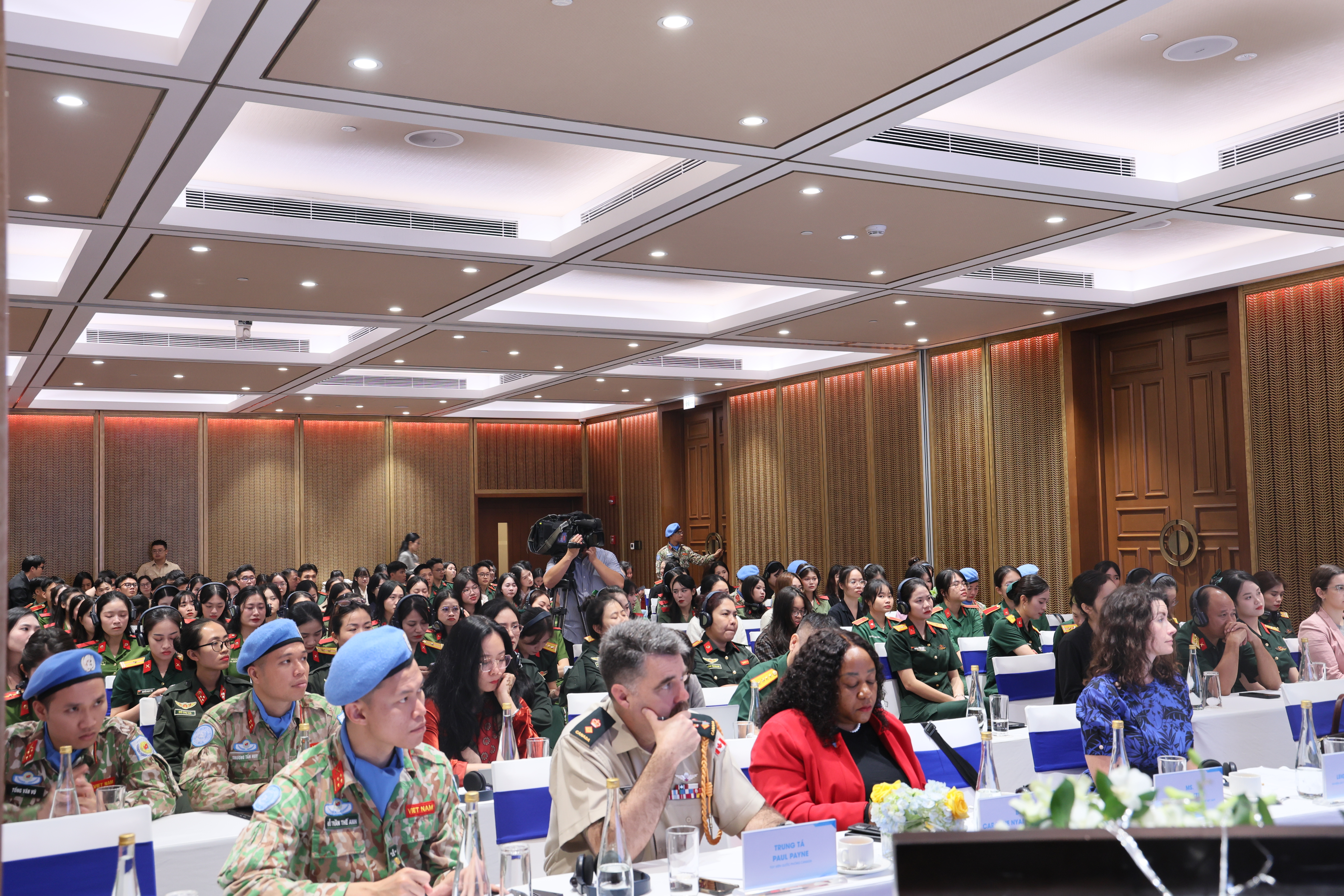 /UploadStore/admin/251030 anh dien dan/AT2A0038.JPG